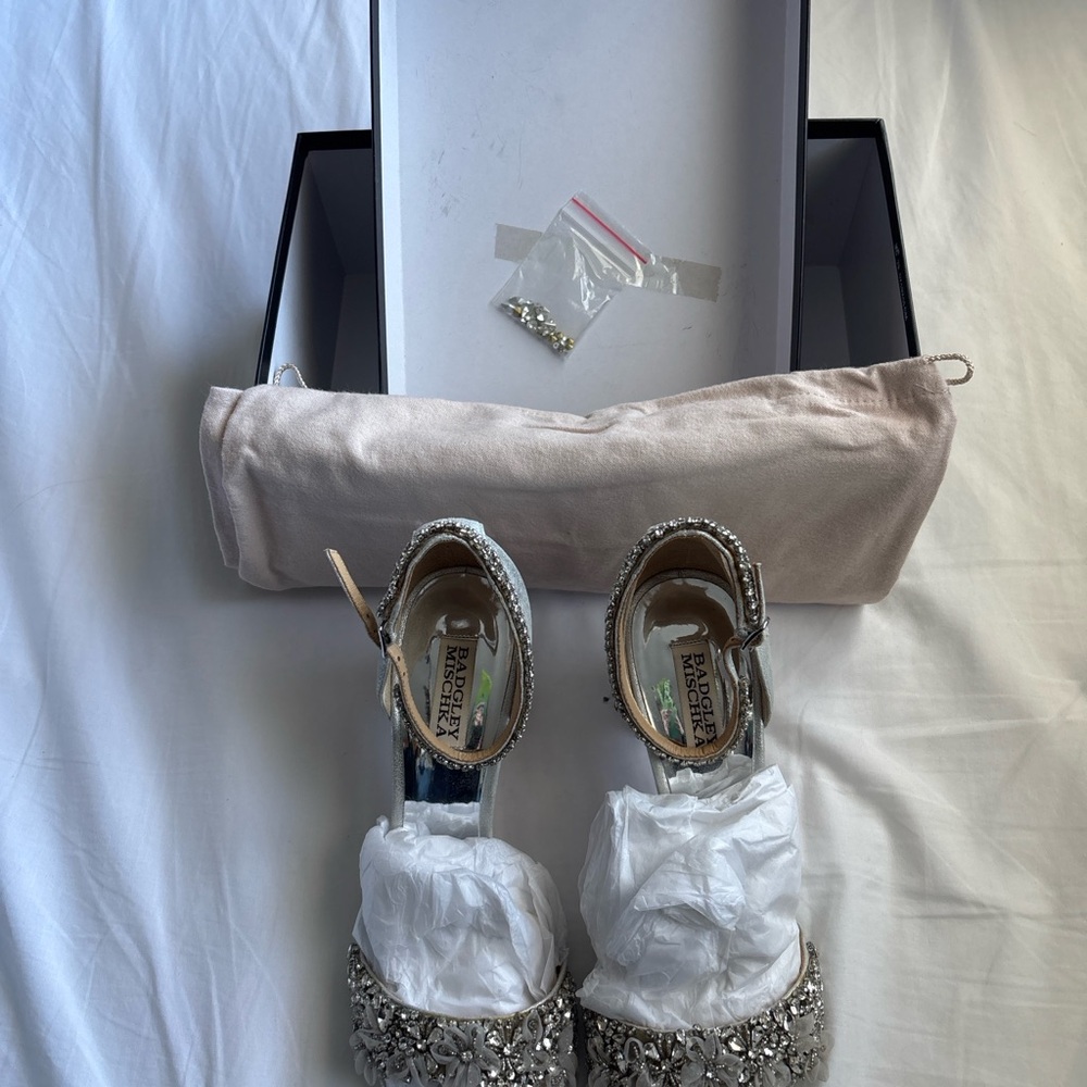 Badgley Mischka Finesse II Silver Crystal Block Heel Wedding Shoes Size 10 - Picture 2 of 6